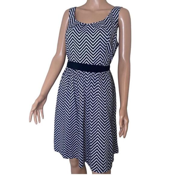 White House Black Market size 10 WHBM Zig Zag Tank Dress Chevron Fit-n- Flare - Picture 2 of 9